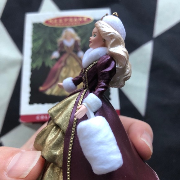 Hallmark Holiday Barbie Ornament 1996 - Picture 3 of 6